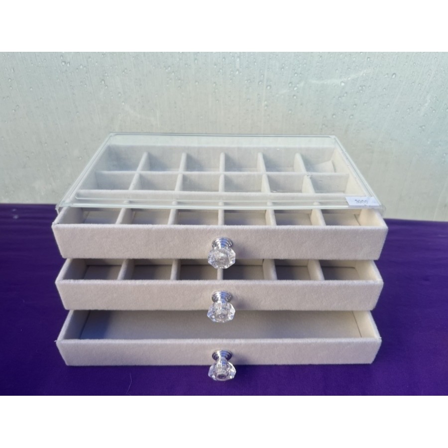 Boîte à bijoux beige